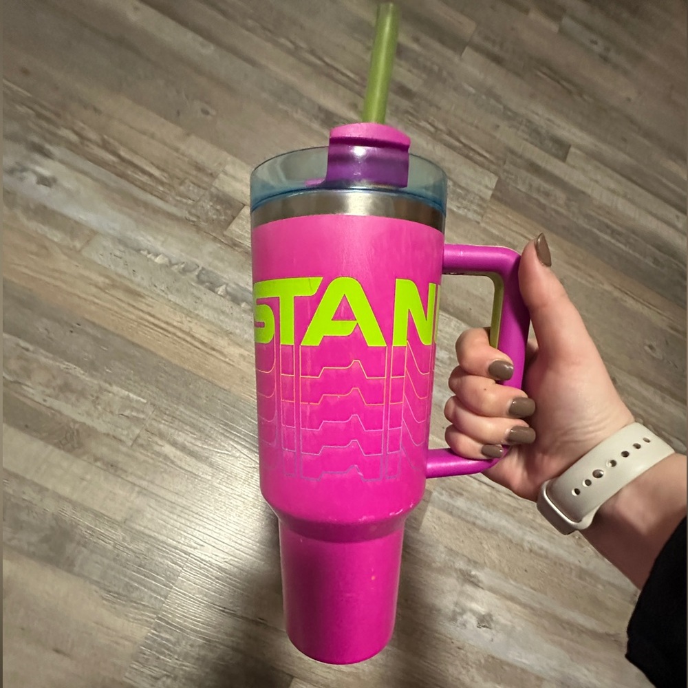 Vivid violet 40 oz Stanley